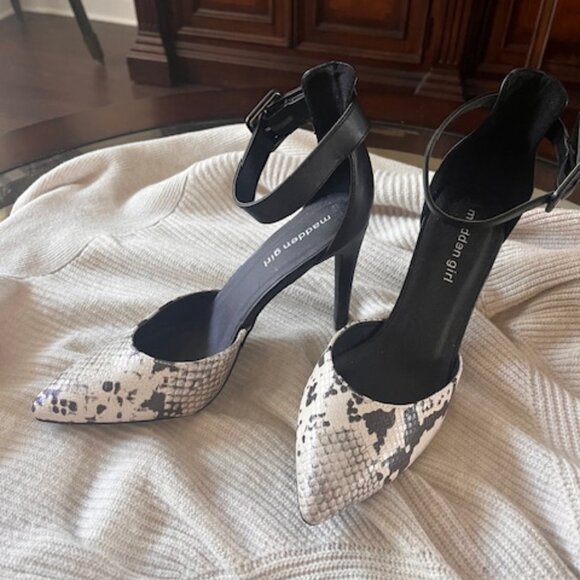 SHOES - Picture 2 of 3